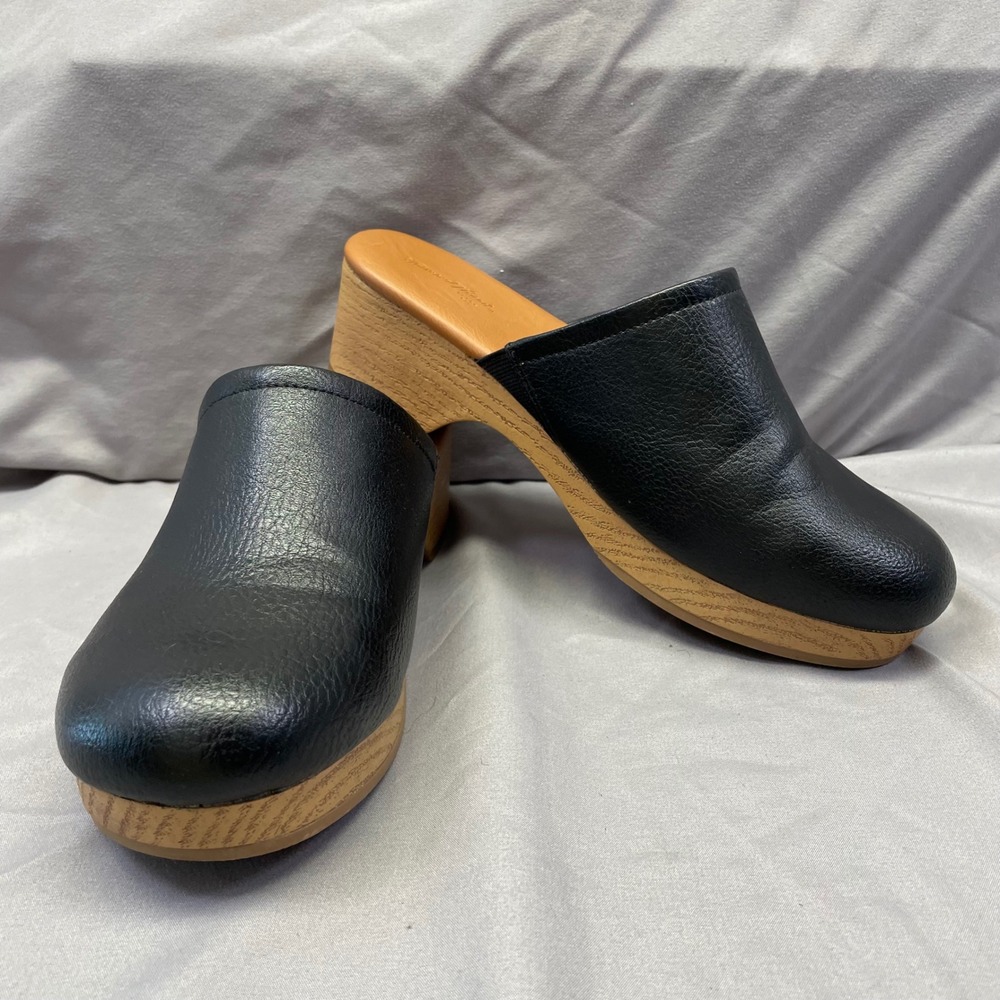 Universal Thread Womens Black Faux Leather Clogs Wood Look Wedge Mules Size 8